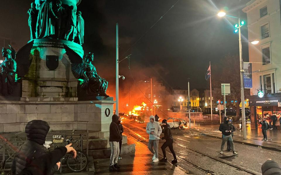 Riots spread across Dublin in reaction to three children injured by an Algerian man
