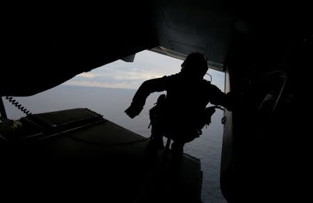 A crewman aboard a U.S. Marine MV-22B Osprey Aircraft looks out over the Pacific Ocean before landing on the deck of the USS Bonhomme Richard amphibious assault ship off the coast of Sydney, Australia, marking the start of Talisman Saber 2017, a biennial joint military exercise between the United States and Australia, June 29, 2017. REUTERS/Jason Reed