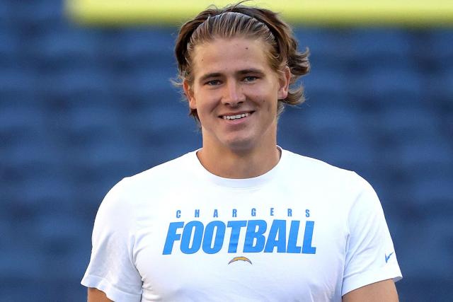 Chargers quarterback Justin Herbert's new haircut garners attention 