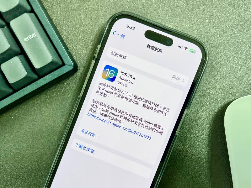 ▲蘋果28日正式推送iOS 16.4正式版，不過卻有果粉更新後出現Siri故障、記憶空間變小等問題。（圖／記者周淑萍攝）