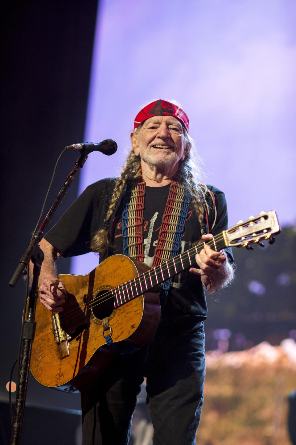 Willie Nelson performs at the 2018 Farm Aid concert in Connecticut. Nelson helped organize the first Farm Aid concert in 1985, and Wisconsin -- a pivotal political state -- hosted the annual event on Saturday, with Nelson again among the performers. (Photo: Ebet Roberts via Getty Images)