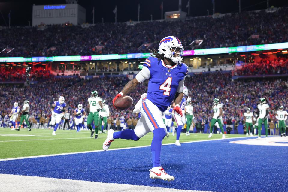 ORCHARD PARK, NEW YORK - NOVEMBER 19: James Cook #4 of the Buffalo Bills scores a touchdown in the second quarter against the New York Jets at Highmark Stadium on November 19, 2023 in Orchard Park, New York. (Photo by Bryan M. Bennett/Getty Images)