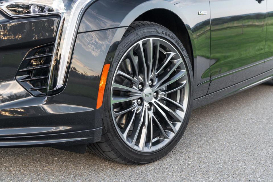 <p>The CT6-V’s handling is enhanced with summer tires developed specifically for Cadillac. </p>