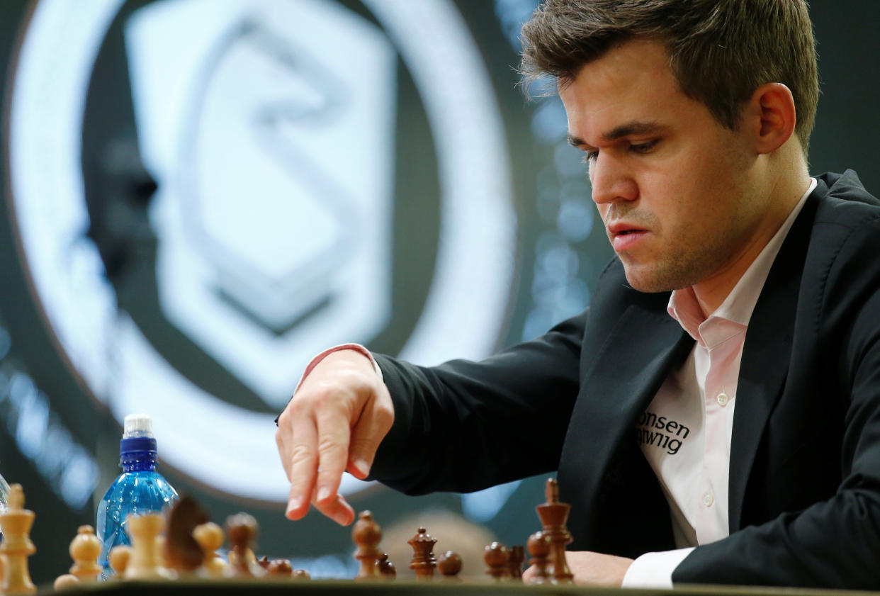 Der FC St. Pauli hat für seine Schach-Abteilung Superstar Magnus Carlsen für sich gewonnen. (Bild: REUTERS/Anton Vaganov)