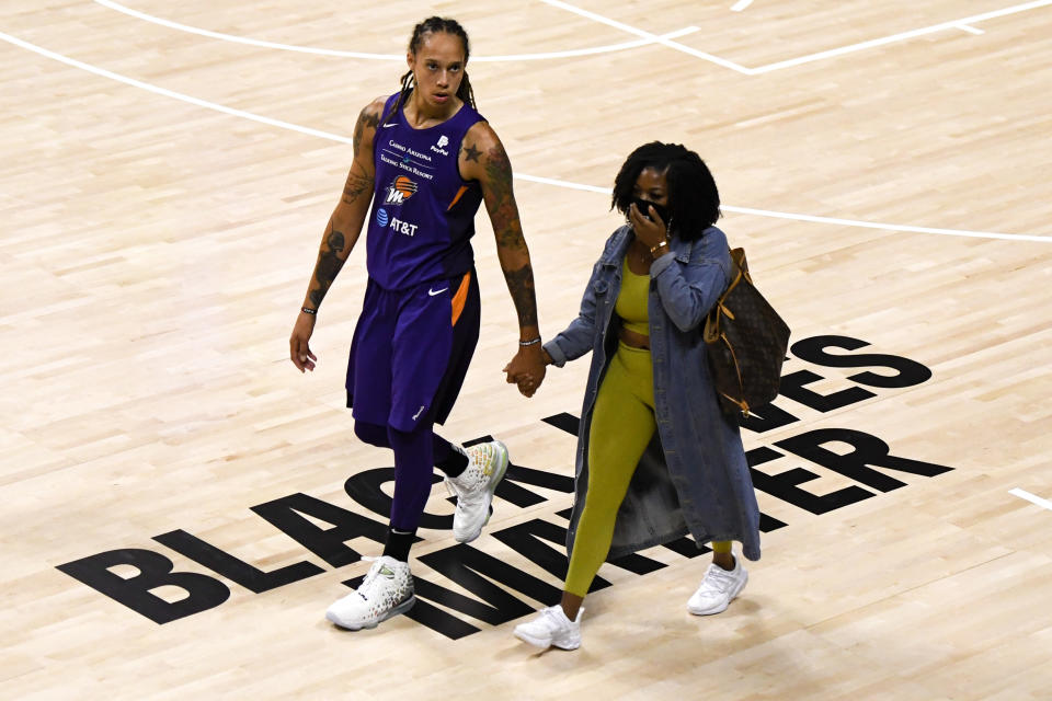 Brittney Griner #42 of the Phoenix Mercury walks hand and hand with wife Cherelle Watson after defeating the Dallas Wings at Feld Entertainment Center on August 10, 2020 in Palmetto, Florida. Photo by Douglas P. DeFelice/Getty Images)