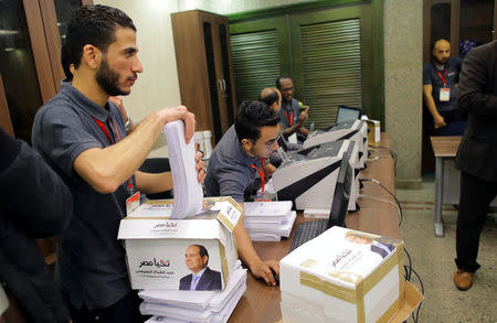 Members of the presidential campaign of Egypt's President Abdel Fattah al-Sisi count boxes containing his new presidential candidacy papers at the National Election Authority, which is in charge of supervising the 2018 presidential election in Cairo, Egypt, January 24, 2018. REUTERS/Amr Abdallah Dalsh