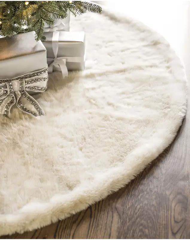 <p><a href="https://go.redirectingat.com?id=74968X1596630&url=https%3A%2F%2Fwww.balsamhill.com%2Fp%2Flodge-faux-fur-christmas-tree-skirt%3Fsku%3D4001159&sref=https%3A%2F%2Fwww.veranda.com%2Fshopping%2Fg41497590%2Fluxury-christmas-decorating-ideas%2F" rel="nofollow noopener" target="_blank" data-ylk="slk:Shop Now;elm:context_link;itc:0;sec:content-canvas" class="link ">Shop Now</a></p><p>Lodge Faux Fur Tree Skirt</p><p>balsamhill.com</p><p>$129.00</p>