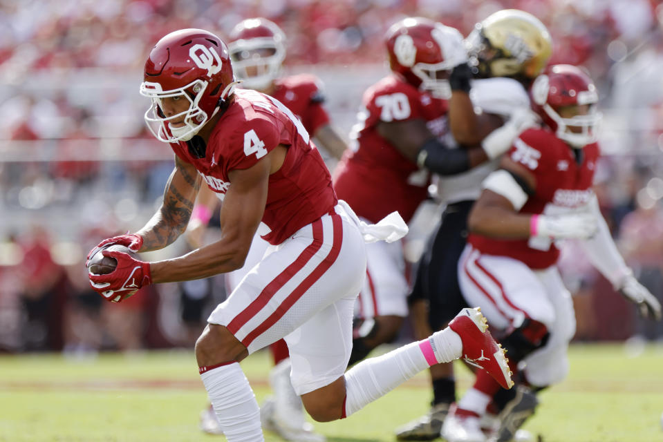 Oklahoma wide receiver Nic Anderson makes a catch for a touchdown against UCF in the first half of an NCAA college football game, Saturday, Oct. 21, 2023, in Norman, Okla. (AP Photo/Nate Billings)