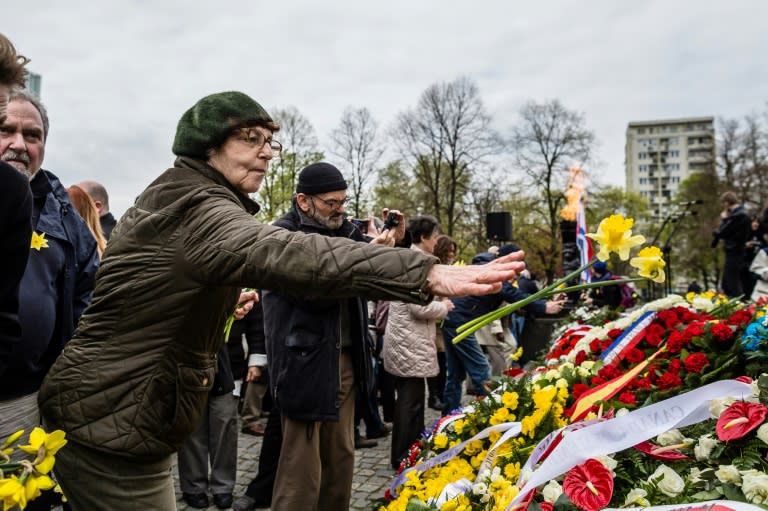 More than 120,000 daffodils are expected to be distributed across Warsaw alone this year, but the flowers will also be handed out in other Polish cities