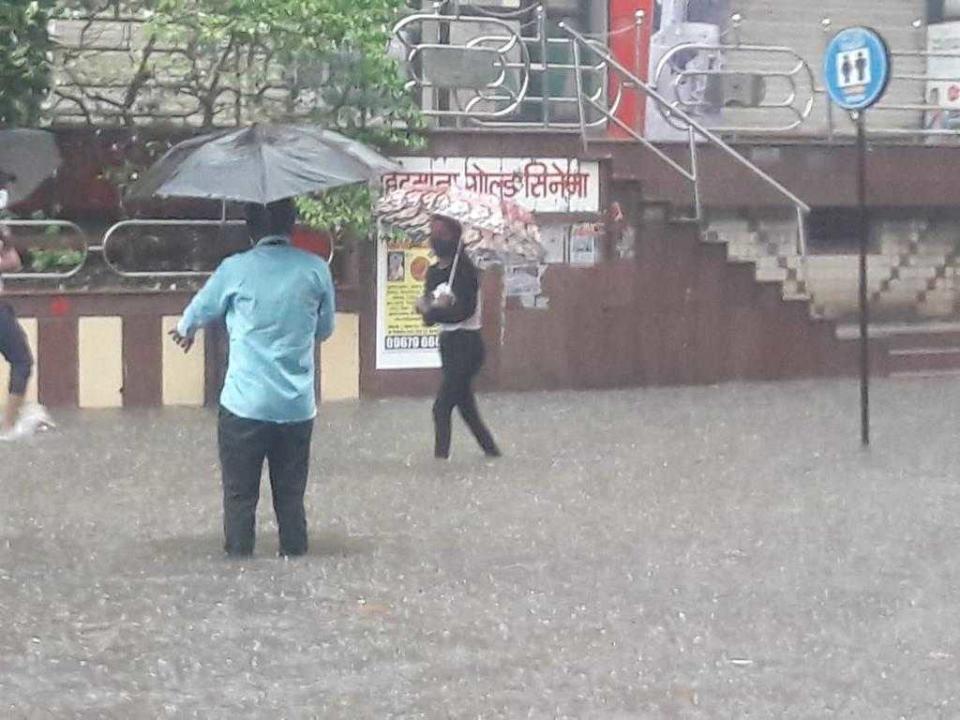 Mumbai rains. Photo courtesy: Yahoo stringer