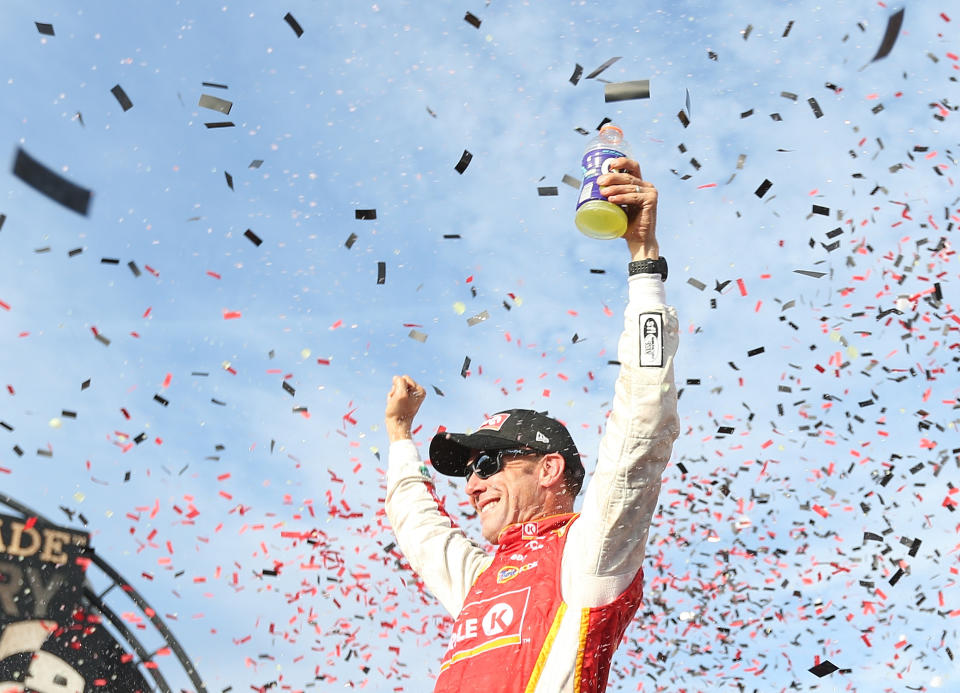 during the Monster Energy NASCAR Cup Series Can-Am 500 at Phoenix International Raceway on November 12, 2017 in Avondale, Arizona.