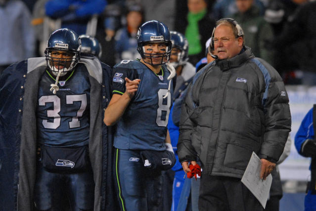 Seahawks announce Mike Holmgren, Matt Hasselbeck will join ring of honor