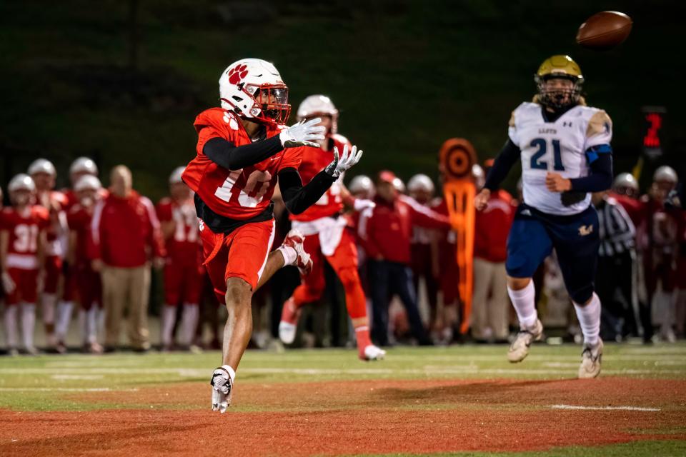 Antonio Robinson Jr. stretches out for a pass in the KHSAA Class 2A state semifinal between Lloyd Memorial and Beechwood high schools Friday, Nov. 25, 2022.