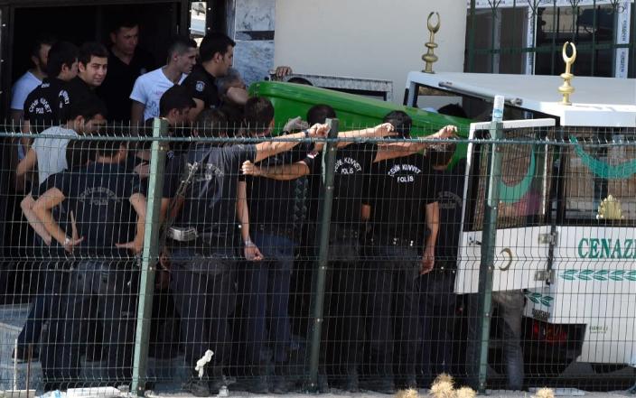 Turkish police load the coffin of a fellow officer into a truck on July 22, 2015 after two police officers were found shot dead at their home in Ceylanpinar (AFP Photo/Bulent Kilic)