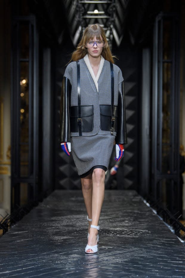 Looks Like Louis Vuitton Is Bringing Back the Y2K-Era Skinny Scarf for Fall  2023 - Fashionista