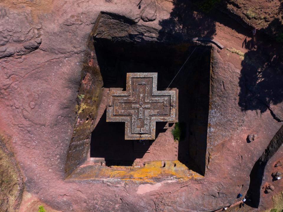 A photo taken from above shows three nested Greek crosses cut into the church's flat roof.