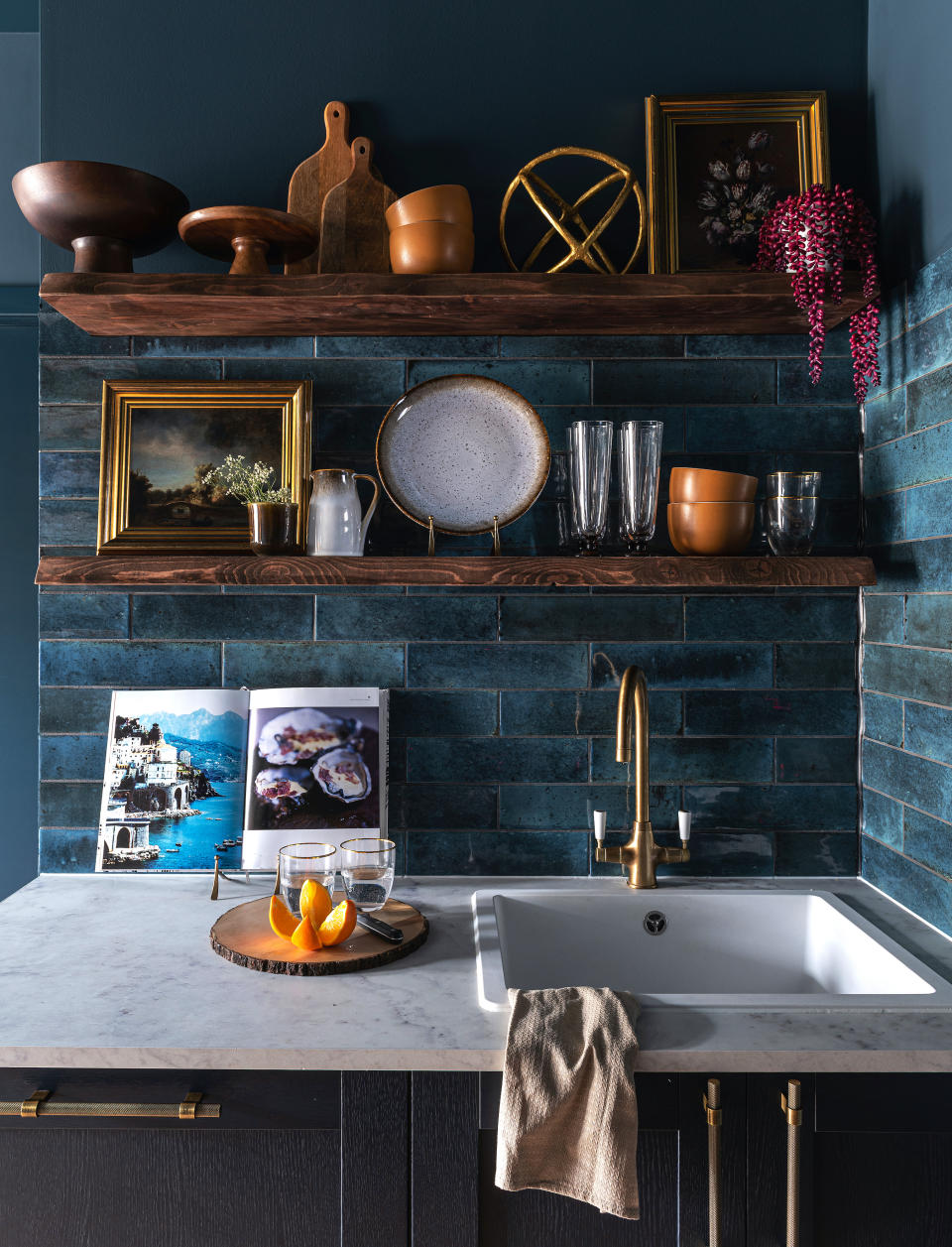 Organize kitchen shelves