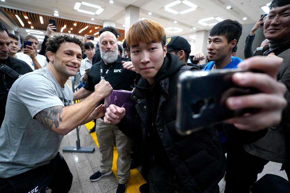 BUSAN, SOUTH KOREA - DECEMBER 18:  Frankie Edgar holds an open training session for fans and media during the UFC Fight Night Open Workouts at City Hall on December 18, 2019 in Busan, South Korea. (Photo by Jeff Bottari/Zuffa LLC via Getty Images)