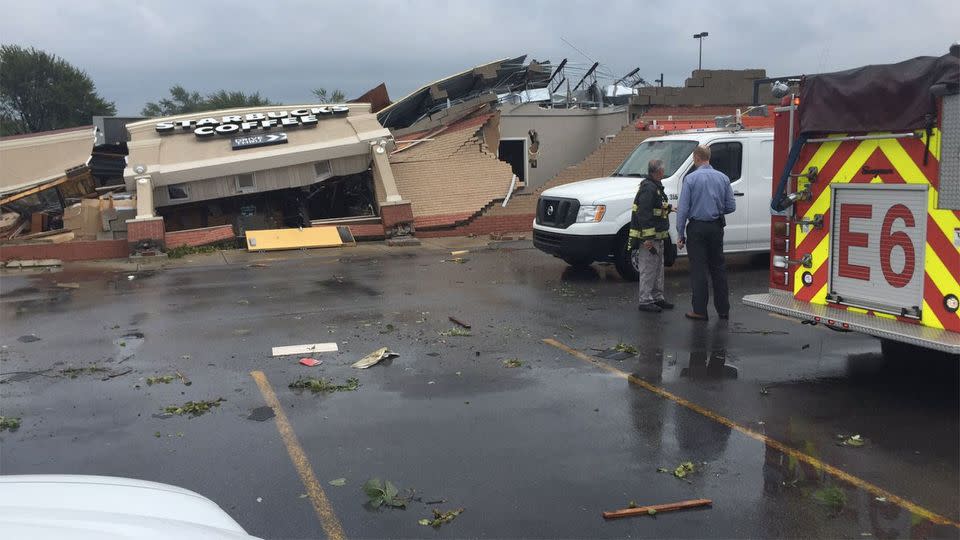 A Starbucks coffee shop was demolished in Kokomo when the tornado swept through the area. Photo: Twitter/Rob Scheer