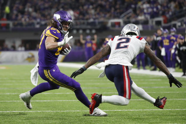 Minnesota Vikings tight end T.J. Hockenson (87) walks off the field after  an NFL football game against the Chicago Bears, Sunday, Jan. 8, 2023, in  Chicago. (AP Photo/Kamil Krzaczynski Stock Photo - Alamy