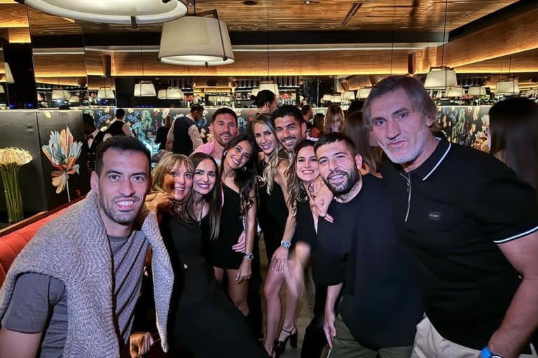 Anto Roccuzzo, Lionel Messi, Jordi Alba, Sergio Busquets y Luis Suárez: la banda se reunió en un restaurante de Miami 