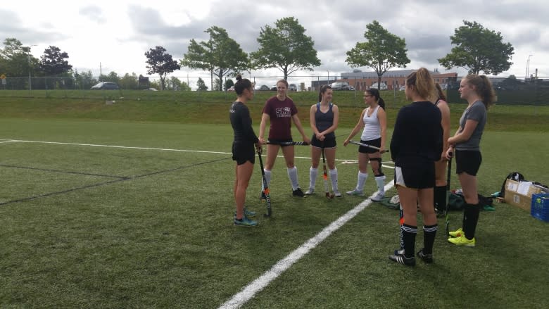 Brushing up with the best: Pro field hockey athletes lead players clinic