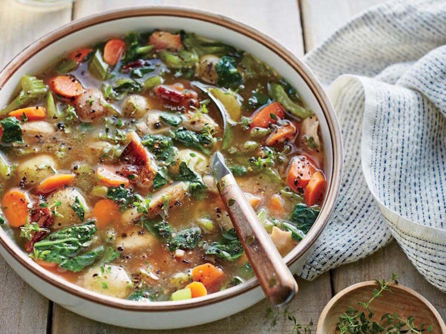 Slow Cooker Chicken, Bacon, and Potato Soup