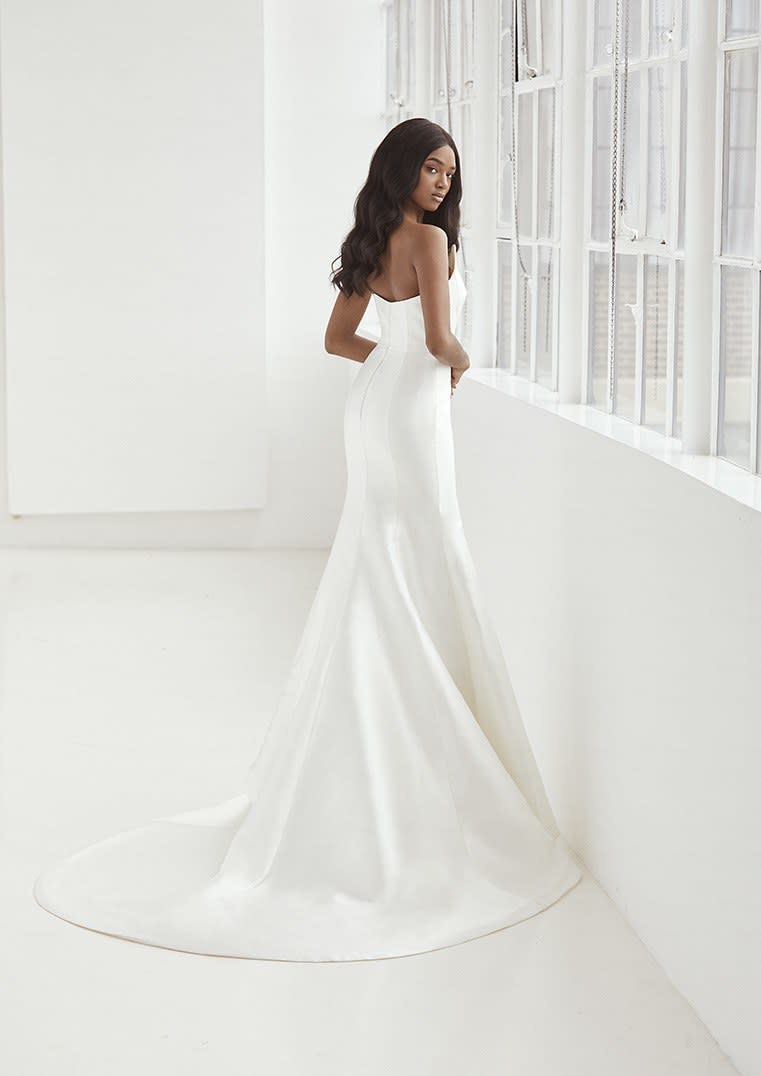 <cite class="credit">Photo courtesy of Pronovias</cite>