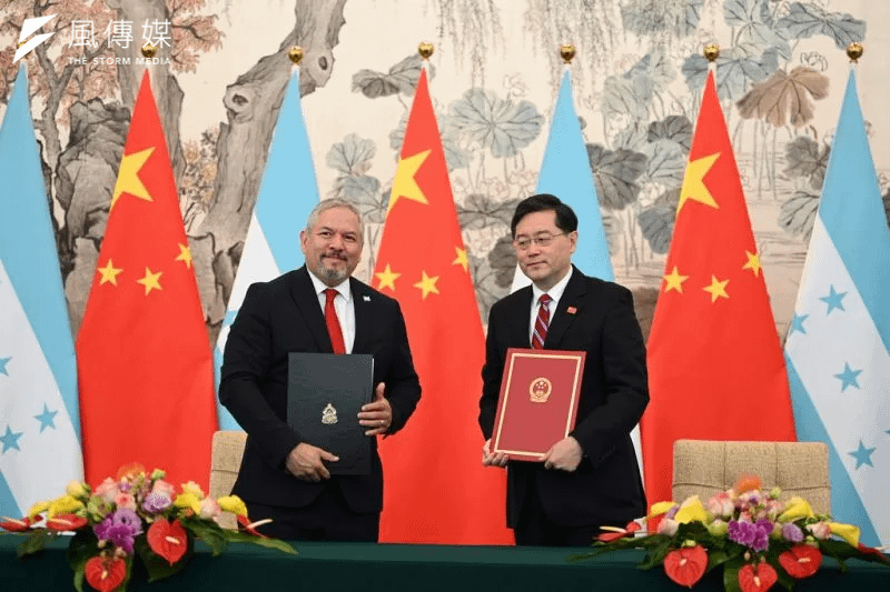 <cite>2023年，中國與宏都拉斯兩國外長簽署建交聯合公報。（資料照，美聯社）</cite>