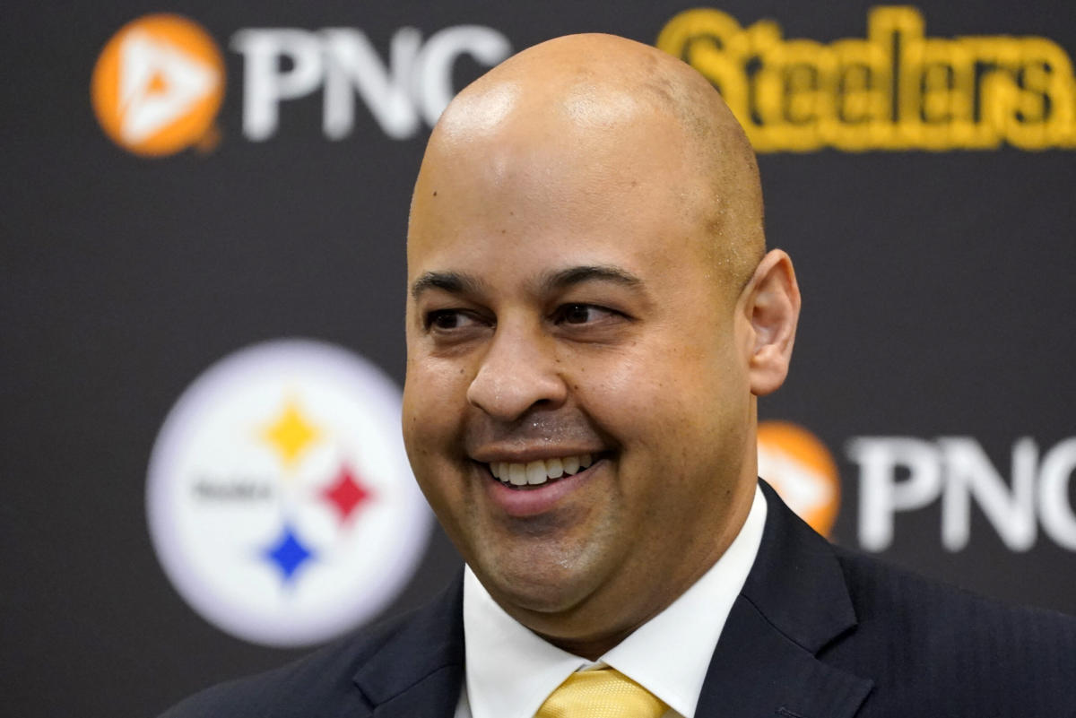 Steelers GM Omar Khan on NFL running back pay debate: “You don't