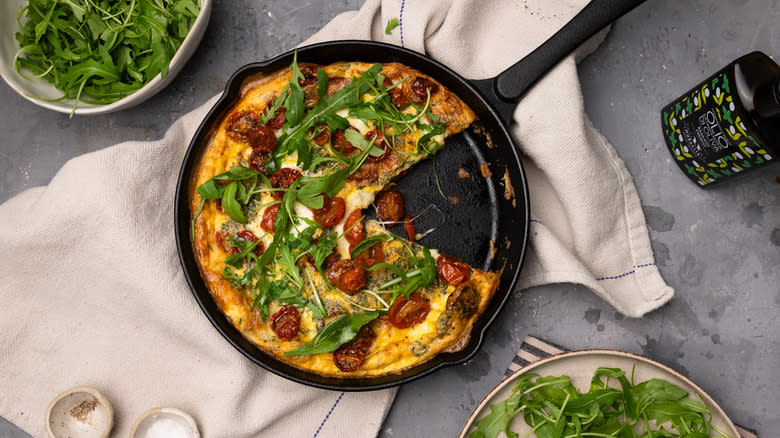 caprese frittata with arugula 