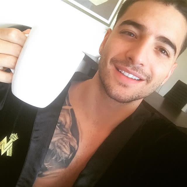 Maluma presume su anatomía en redes.