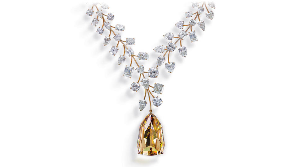 An up-close look at Mouawad’s L’Incomparable necklace with a 407-carat yellow diamond.