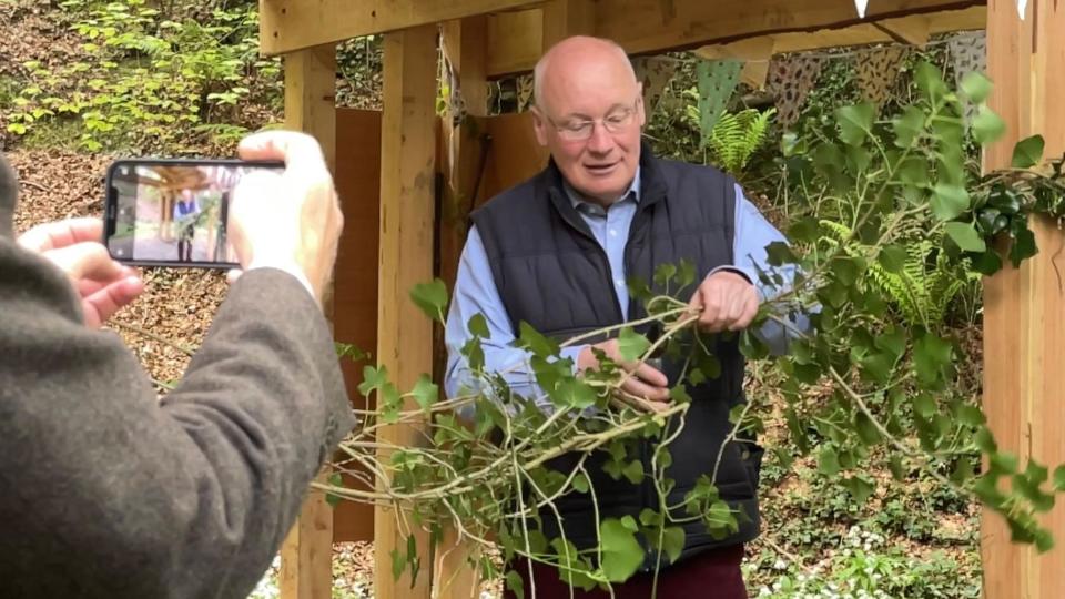 Sir John Lorimer cutting the ivy ribbon