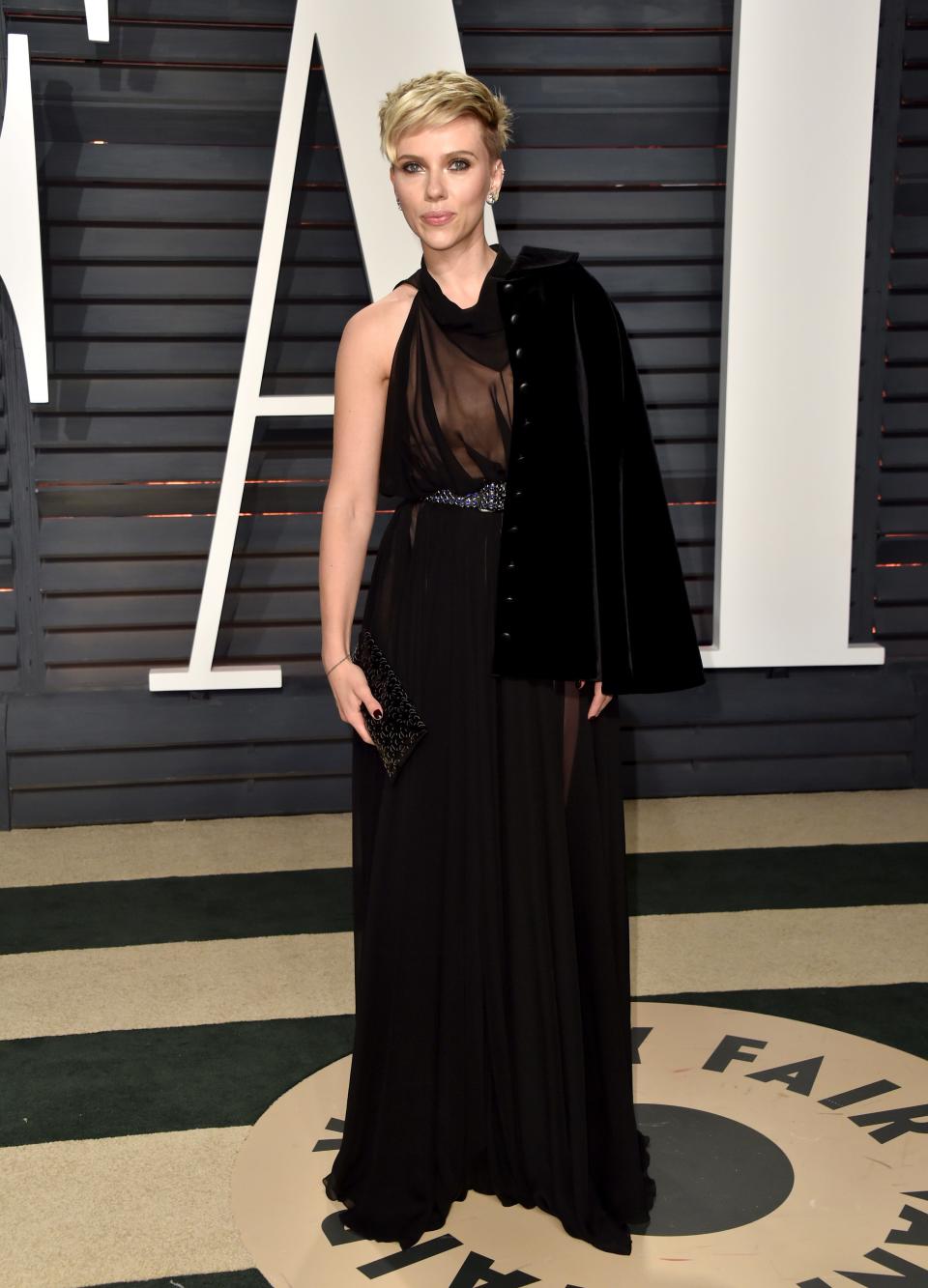 Scarlett Johansson attends the 2017 Vanity Fair Oscar Party