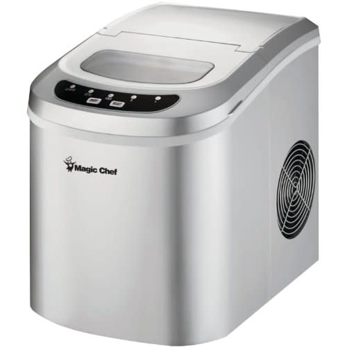 Magic Chef Portable Ice Maker (Amazon / Amazon)