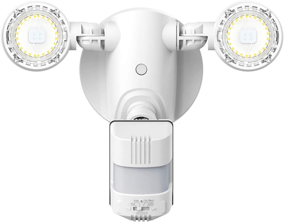 15W SANSI LED Security Lights. Image via Amazon.