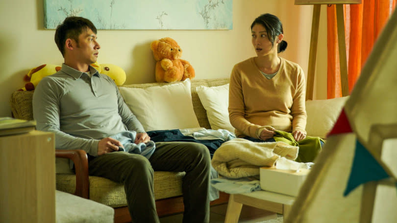 溫昇豪（左）詮釋出消防員爸爸的心情，劇中頻頻與飾演老婆的（右）柯奐如爭吵。（圖／公視）