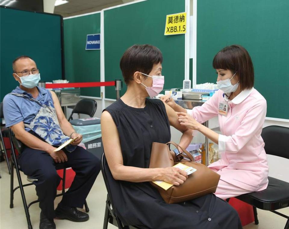 醫師姜冠宇指出，70、80歲阿北打流感疫苗，話都說不清楚，但聽到是高端突然生氣說不要打。(示意圖，資料照)