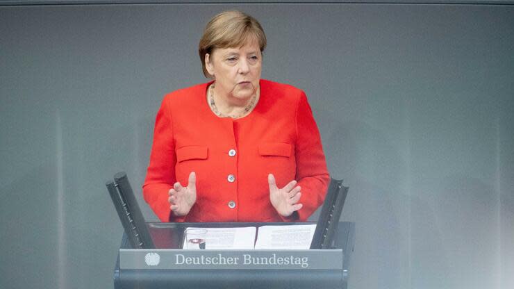 Die Bundeskanzlerin spricht bei ihrer Regierungserklärung zur deutschen EU-Ratspräsidentschaft im Bundestag. Foto: dpa