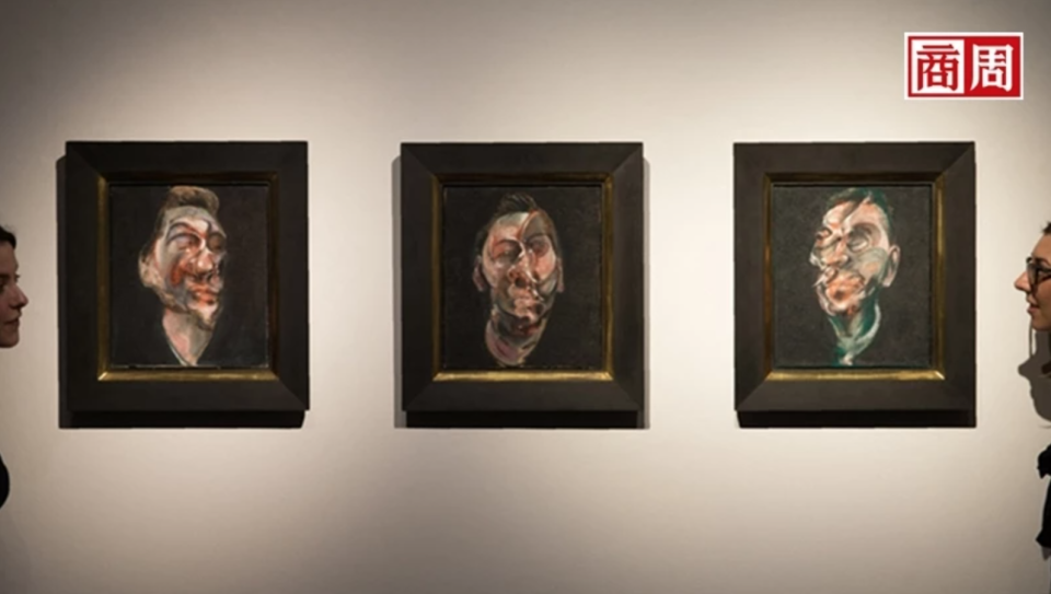 英國抽象肖像畫大師培根（Francis Bacon）的畫作《喬治戴爾肖像三幅習作》即將IPO。圖為該畫作2017年於佳士得拍賣會前拍攝留念。 (來源：法新社)