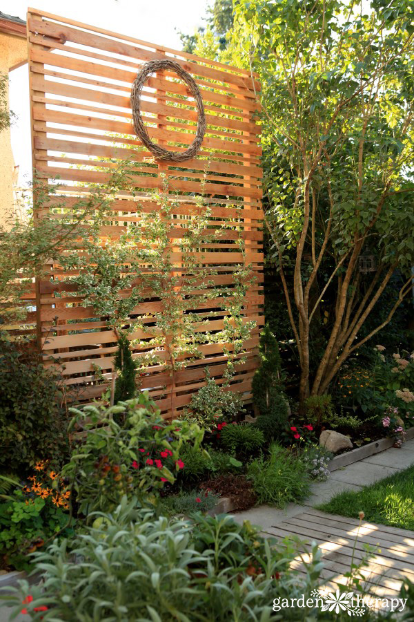 backyard decor ideas privacy screen trellis