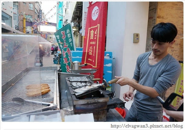 [台南 中西區] 王氏富屋金蕉條雞蛋糕　超人氣排隊銅板美食 食尚玩家推薦 古早味雞蛋糕的創意大變身 起司相連到天邊