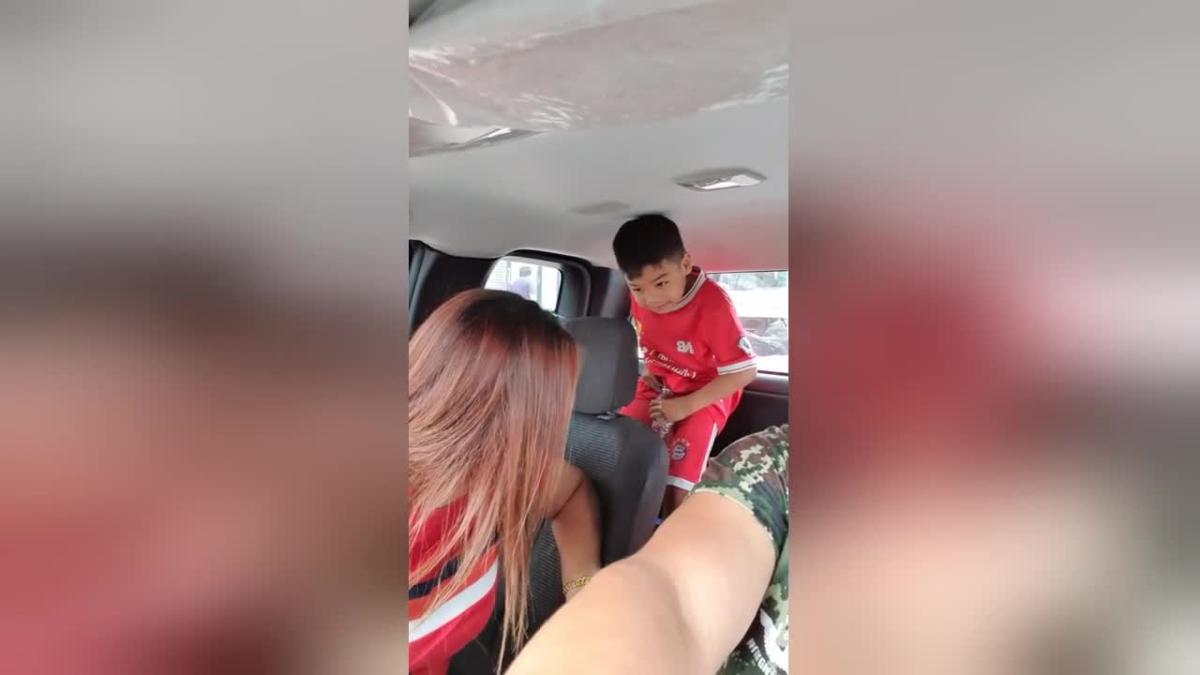 Hilarious moment boy accidentally sprays mother while peeing into bottle