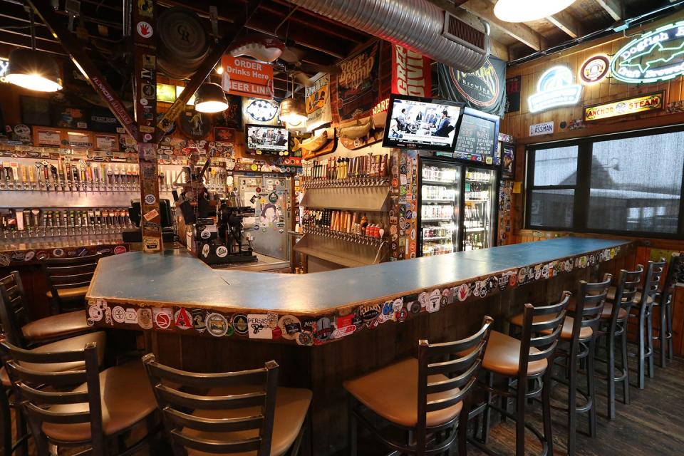 El Bait Shop features an impressive 260-plus beers from around the world on tap in downtown Des Moines.