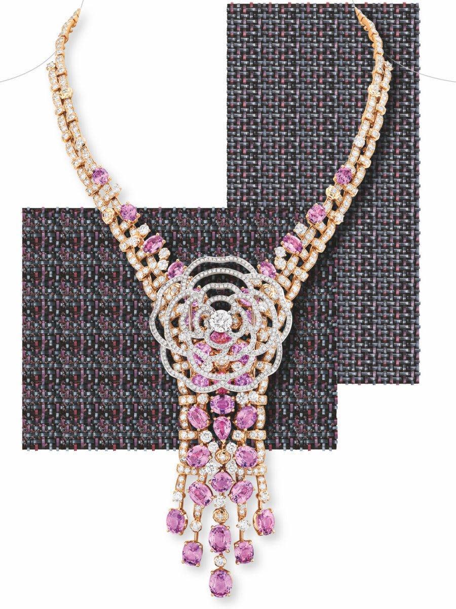 香奈兒Tweed de CHANEL高級珠寶系列Tweed Camélia 項鍊。