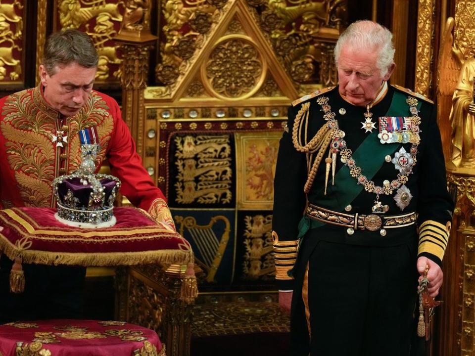 König Charles III. wird in der Westminster Abbey gekrönt. (Bild: imago/agefotostock)