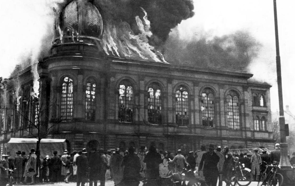 The Boerneplatz synagogue in flames on Nov. 10, 1938, during the 'Night of Broken Glass' in Frankfurt, Germany. <a href="https://www.gettyimages.com/detail/news-photo/the-boerneplatz-synagogue-in-flames-during-kristallnacht-or-news-photo/1371374486?adppopup=true" rel="nofollow noopener" target="_blank" data-ylk="slk:History/Universal Images Group via Getty Images;elm:context_link;itc:0;sec:content-canvas" class="link ">History/Universal Images Group via Getty Images</a>