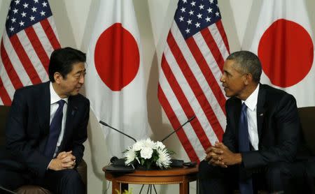 Japanese Prime Minister Shinzo Abe (L) talks with U.S. President Barack Obama during a meeting at Camp H.M. Smith in Aiea, Hawaii, U.S., December 27, 2016. REUTERS/Kevin Lamarque