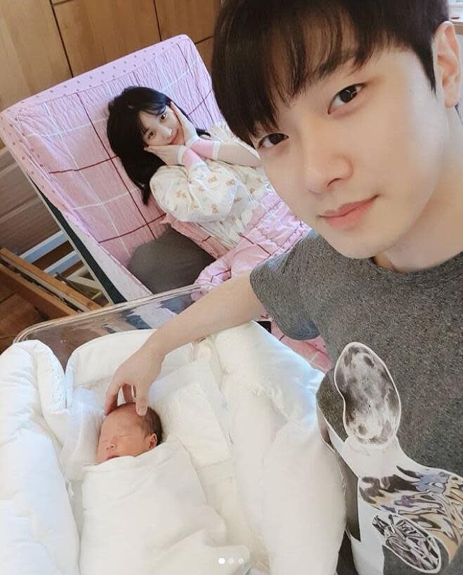 近日據多家媒體透露，FTIsland成員崔敏煥妻子於5月26日產下一子，令兩人順利升級當爸媽！